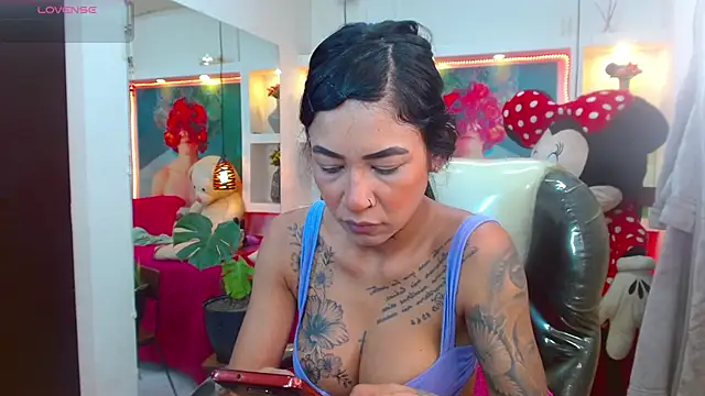 lorenapinto online show from October 29, 5:56 pm