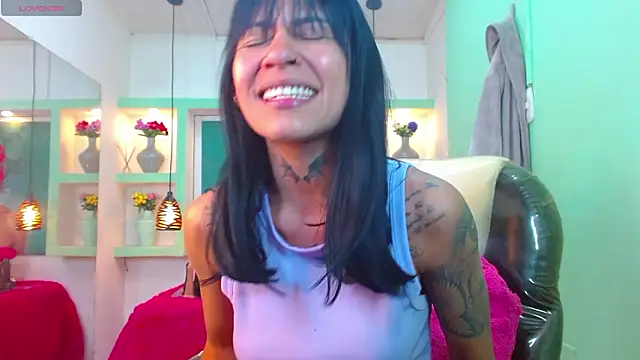 lorenapinto online show from February 19, 5:15 am