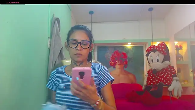 Snapshot of lorenapinto chatting on May 29, 3:23 am lorenapinto online show from May 29, 3:23 am