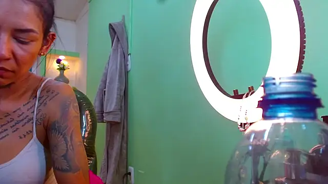 lorenapinto online show from December 13, 8:04 pm