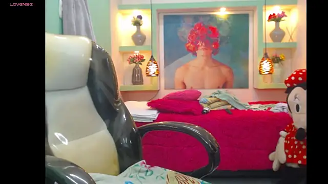 lorenapinto online show from April 3, 6:47 pm