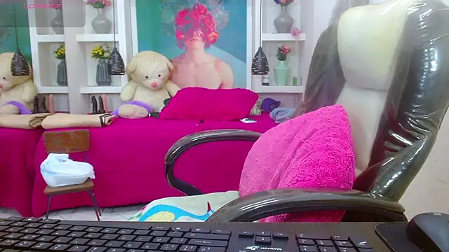 lorenapinto online show from October 31, 1:52 pm