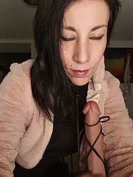 freyamoret online show from April 9, 2:24 am