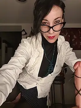 freyamoret online show from May 6, 1:53 am