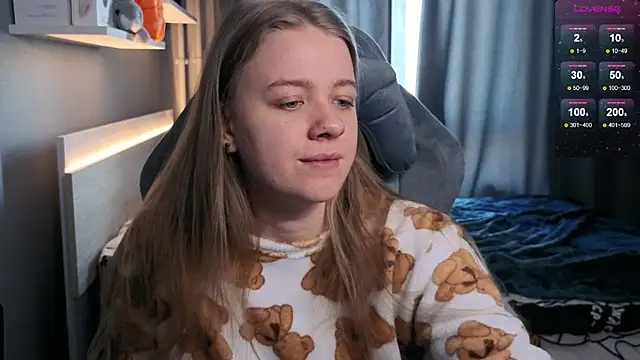 Snapshot of candy_maggie chatting on March 17, 11:42 am candy maggie online show from March 17, 11:42 am