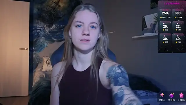 Snapshot of candy_maggie chatting on November 26, 1:33 pm candy maggie online show from November 26, 1:33 pm