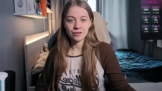 Snapshot of candy_maggie chatting on March 21, 8:50 am candy maggie online show from March 21, 8:50 am