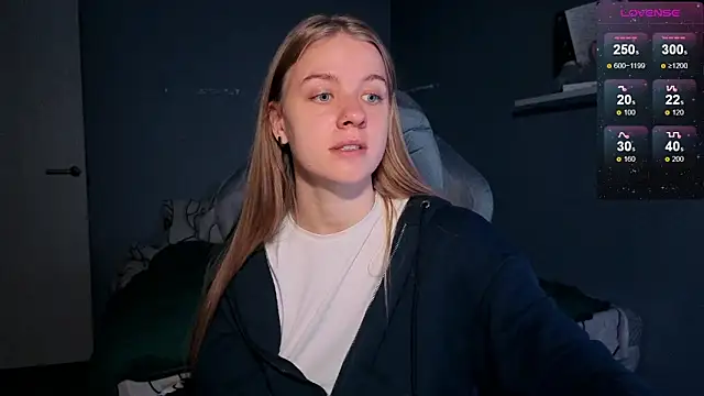 Snapshot of candy_maggie chatting on October 23, 5:00 pm candy maggie online show from October 23, 5:00 pm