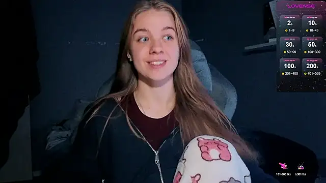 Snapshot of candy_maggie chatting on November 1, 6:57 pm candy maggie online show from November 1, 6:57 pm