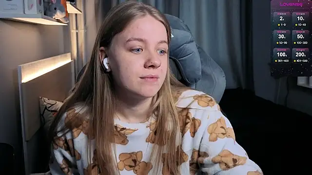 Snapshot of candy_maggie chatting on March 11, 1:01 pm candy maggie online show from March 11, 1:01 pm