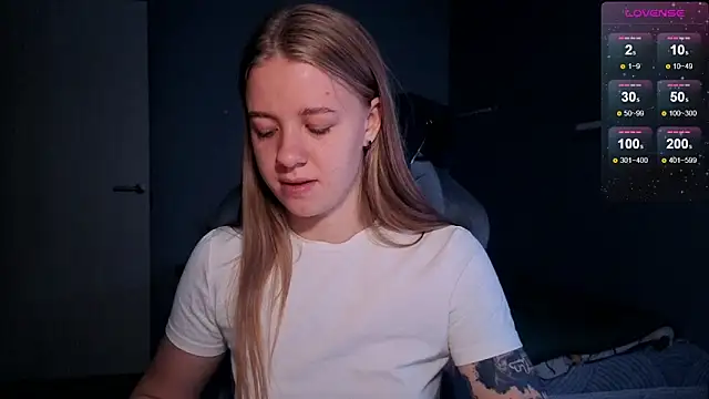 Snapshot of candy_maggie chatting on October 8, 4:40 pm candy maggie online show from October 8, 4:40 pm