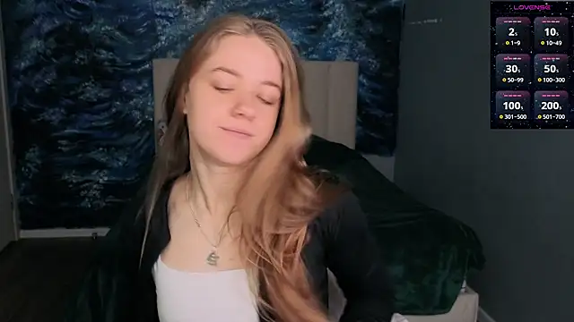 candy maggie online show from April 4, 10:00 am