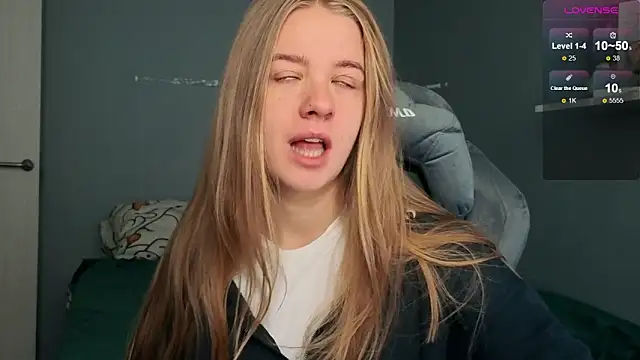 Snapshot of candy_maggie chatting on September 29, 9:05 am candy maggie online show from September 29, 9:05 am