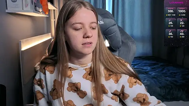 Snapshot of candy_maggie chatting on March 19, 1:18 pm candy maggie online show from March 19, 1:18 pm