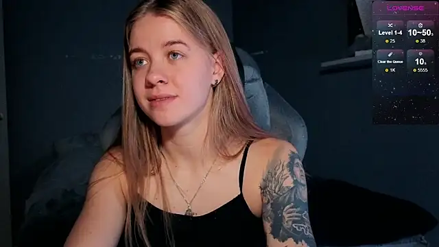 Snapshot of candy_maggie chatting on November 3, 2:53 pm candy maggie online show from November 3, 2:53 pm