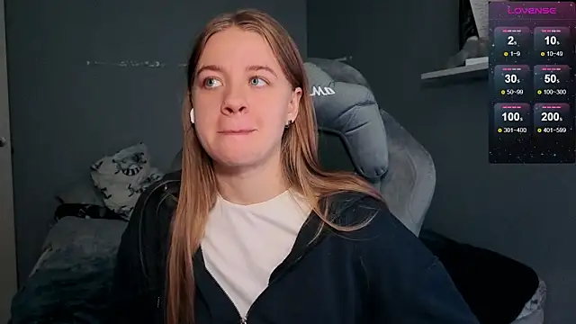 Snapshot of candy_maggie chatting on November 14, 8:18 am candy maggie online show from November 14, 8:18 am