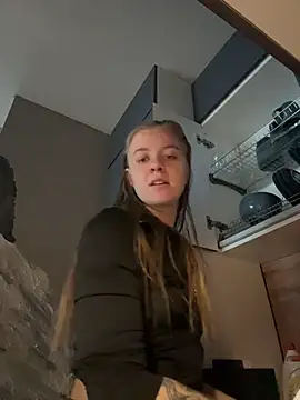 Snapshot of candy_maggie chatting on November 18, 9:45 am candy maggie online show from November 18, 9:45 am