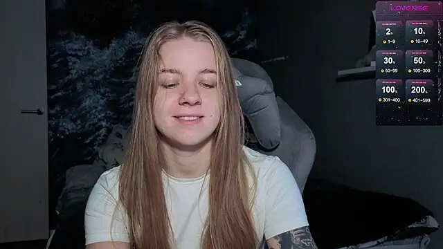 Snapshot of candy_maggie chatting on December 15, 5:19 pm candy maggie online show from December 15, 5:19 pm