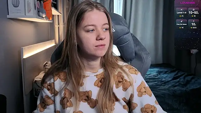 Snapshot of candy_maggie chatting on March 18, 9:45 am candy maggie online show from March 18, 9:45 am