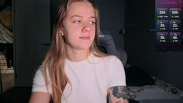 Snapshot of candy_maggie chatting on September 8, 4:17 pm candy maggie online show from September 8, 4:17 pm