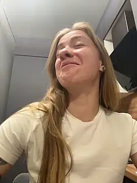 Snapshot of candy_maggie chatting on November 22, 2:16 pm candy maggie online show from November 22, 2:16 pm