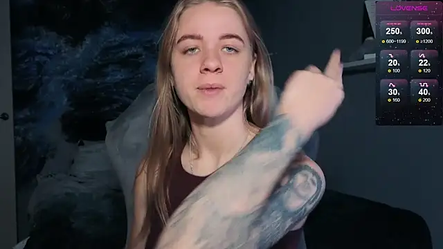 Snapshot of candy_maggie chatting on November 29, 6:19 pm candy maggie online show from November 29, 6:19 pm