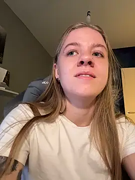 Snapshot of candy_maggie chatting on November 24, 5:46 pm candy maggie online show from November 24, 5:46 pm