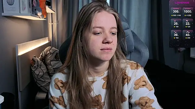 Snapshot of candy_maggie chatting on March 13, 9:10 am candy maggie online show from March 13, 9:10 am