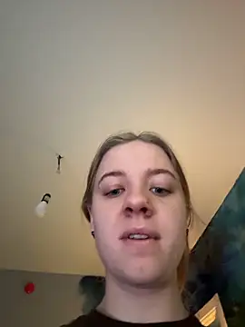 Snapshot of candy_maggie chatting on November 17, 8:40 am candy maggie online show from November 17, 8:40 am