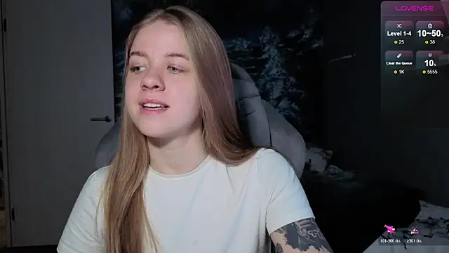 Snapshot of candy_maggie chatting on December 16, 5:28 pm candy maggie online show from December 16, 5:28 pm