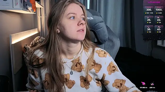 Snapshot of candy_maggie chatting on March 12, 9:44 am candy maggie online show from March 12, 9:44 am