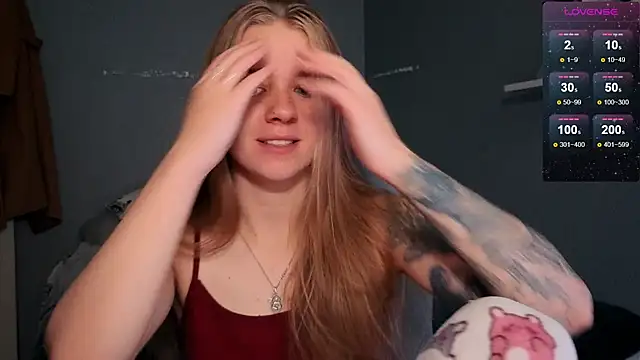 Snapshot of candy_maggie chatting on October 16, 9:28 am candy maggie online show from October 16, 9:28 am