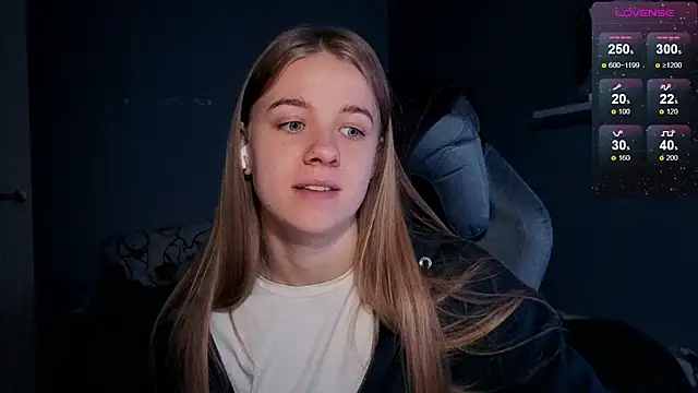 Snapshot of candy_maggie chatting on October 30, 5:43 pm candy maggie online show from October 30, 5:43 pm