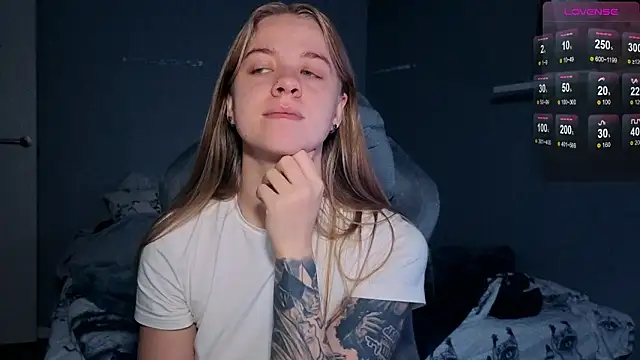 Snapshot of candy_maggie chatting on November 13, 5:06 pm candy maggie online show from November 13, 5:06 pm