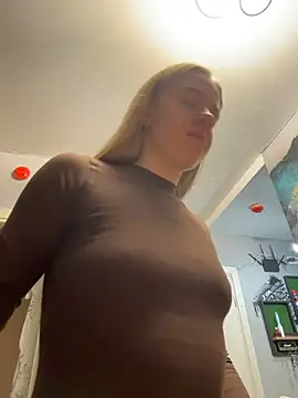 Snapshot of candy_maggie chatting on November 16, 7:40 pm candy maggie online show from November 16, 7:40 pm