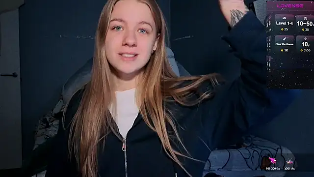 Snapshot of candy_maggie chatting on October 22, 2:27 pm candy maggie online show from October 22, 2:27 pm