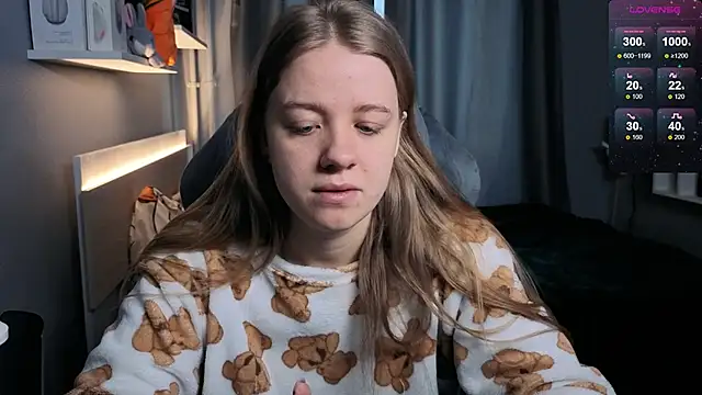 Snapshot of candy_maggie chatting on March 14, 9:03 am candy maggie online show from March 14, 9:03 am