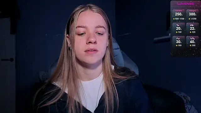 Snapshot of candy_maggie chatting on September 30, 5:30 pm candy maggie online show from September 30, 5:30 pm