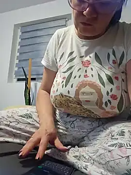 Snapshot of KristenVega chatting on February 24, 8:47 pm KristenVega online show from February 24, 8:47 pm