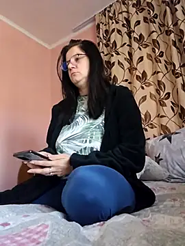 Snapshot of KristenVega chatting on October 20, 7:53 am KristenVega online show from October 20, 7:53 am