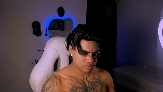 Snapshot of Young_laroi chatting on January 16, 3:34 am Young laroi online show from January 16, 3:34 am