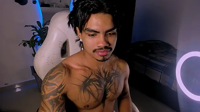 Snapshot of Young_laroi chatting on January 11, 8:33 am Young laroi online show from January 11, 8:33 am