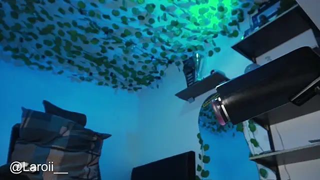 Snapshot of Young_laroi chatting on November 3, 5:45 am Young laroi online show from November 3, 5:45 am