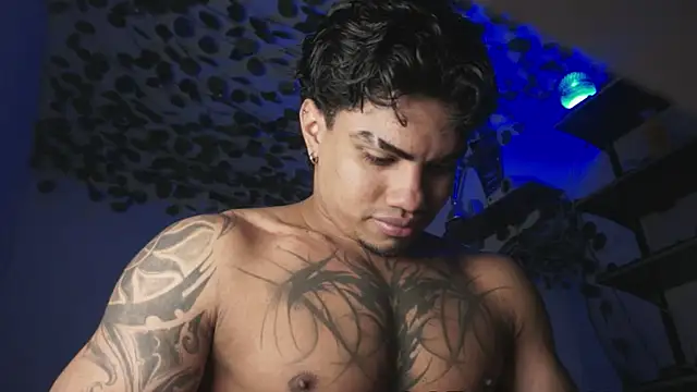 Snapshot of Young_laroi chatting on May 5, 5:10 am Young laroi online show from May 5, 5:10 am