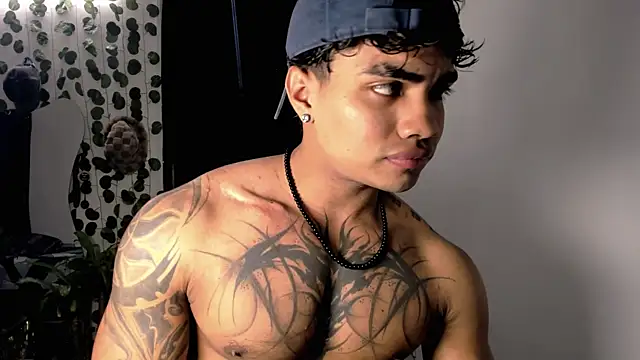Snapshot of Young_laroi chatting on February 25, 4:14 am Young laroi online show from February 25, 4:14 am