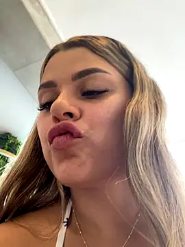 Ninakravis online show from December 20, 9:06 pm