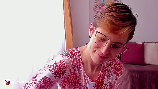 Snapshot of cuddlingbunny chatting on March 11, 3:45 pm cuddlingbunny online show from March 11, 3:45 pm