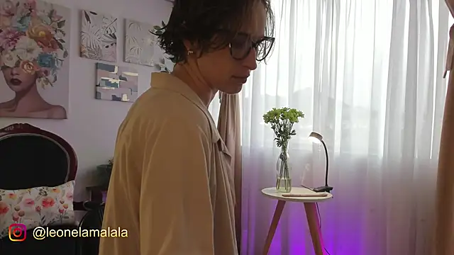 Snapshot of cuddlingbunny chatting on November 12, 9:40 pm cuddlingbunny online show from November 12, 9:40 pm