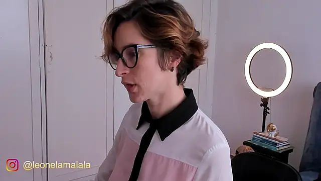 Snapshot of cuddlingbunny chatting on November 4, 4:33 pm cuddlingbunny online show from November 4, 4:33 pm