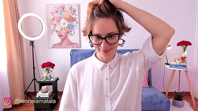 Snapshot of cuddlingbunny chatting on October 5, 3:58 pm cuddlingbunny online show from October 5, 3:58 pm